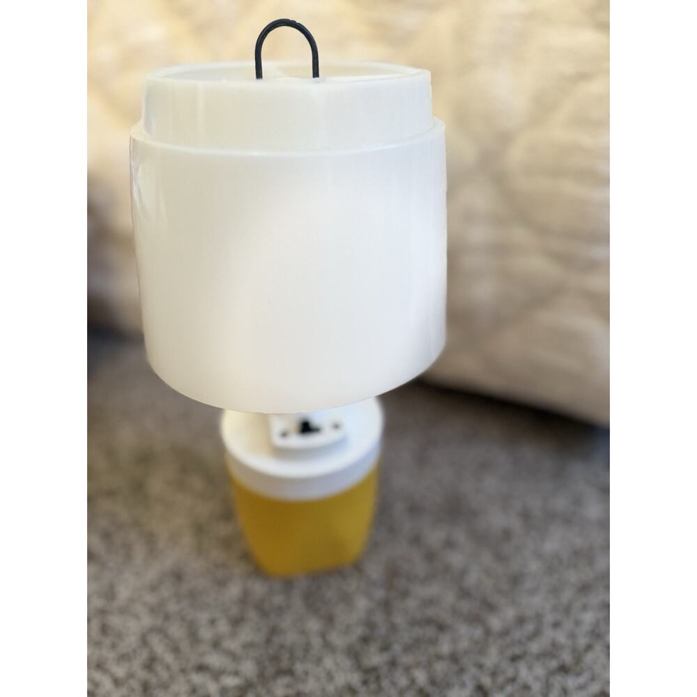 VTG Ray O Vac 70s Portable Camping Light Table Lamp Lantern No. 100 yellow - Picture 2 of 6